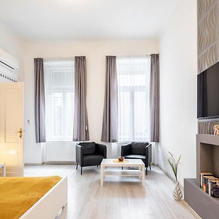 New, High Quality Apartment In The City Center Budapeste Exterior foto